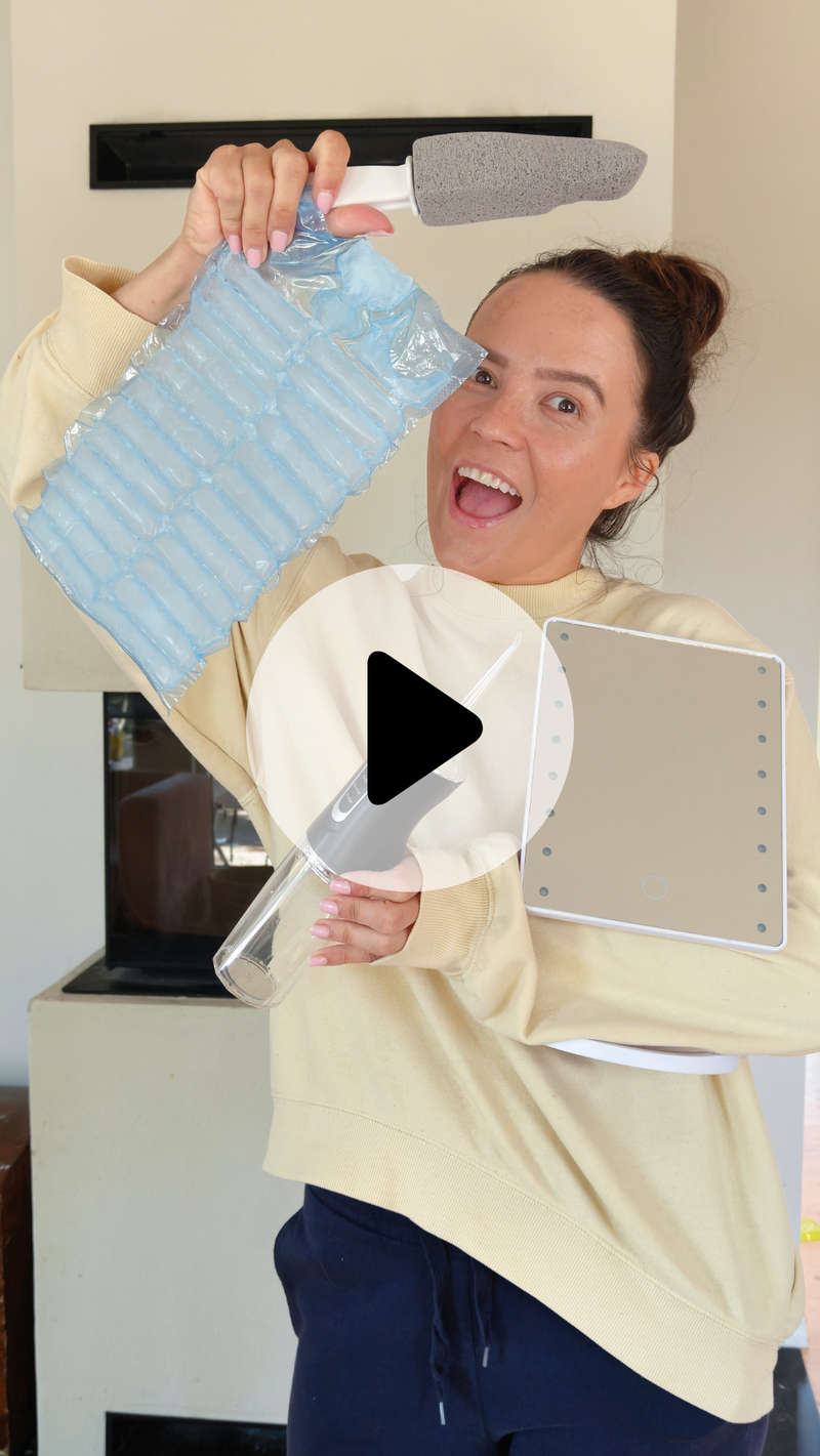 Hilde Maria viser et produkt i en personlig film