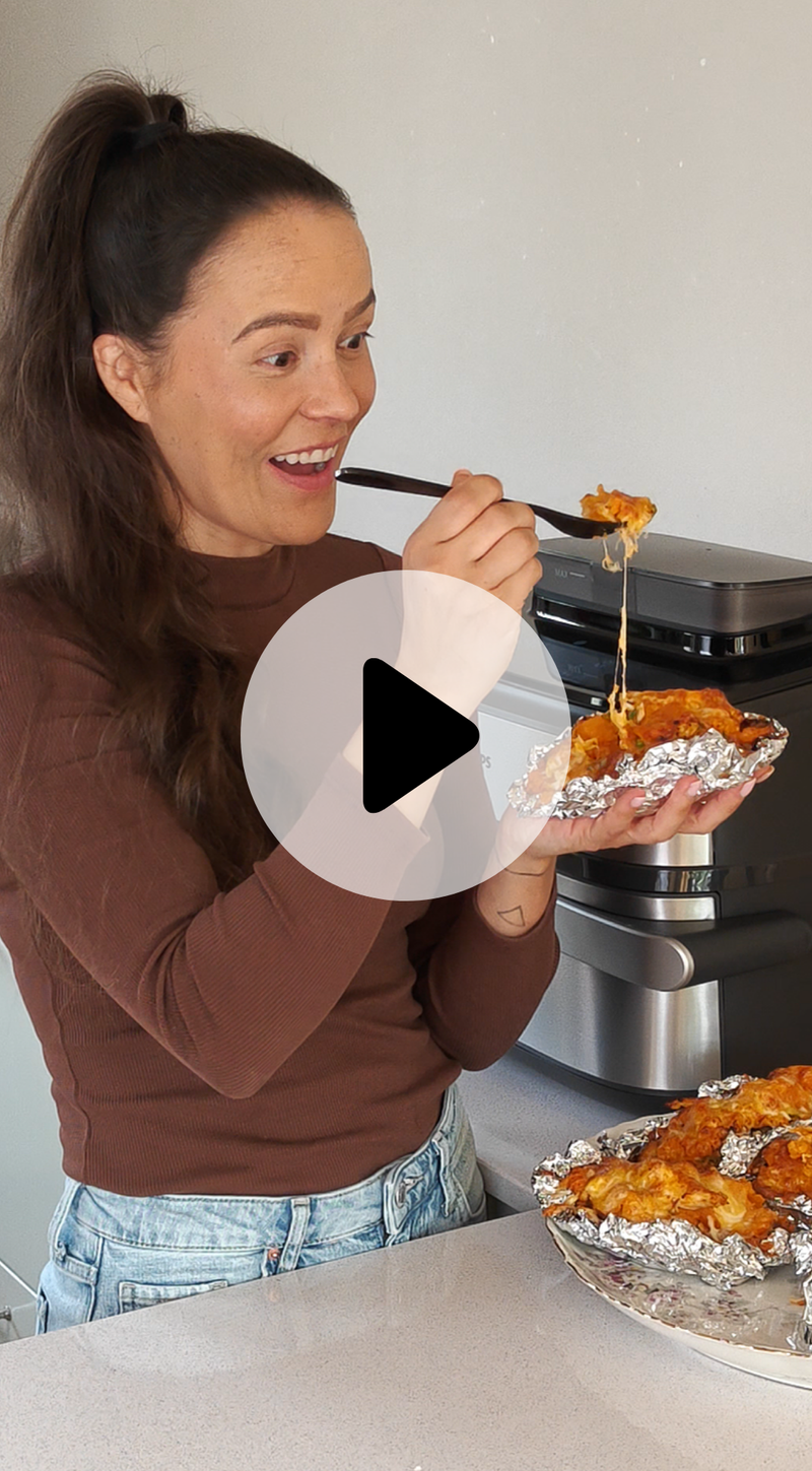 Hilde lager mat i en film fra porteføljen